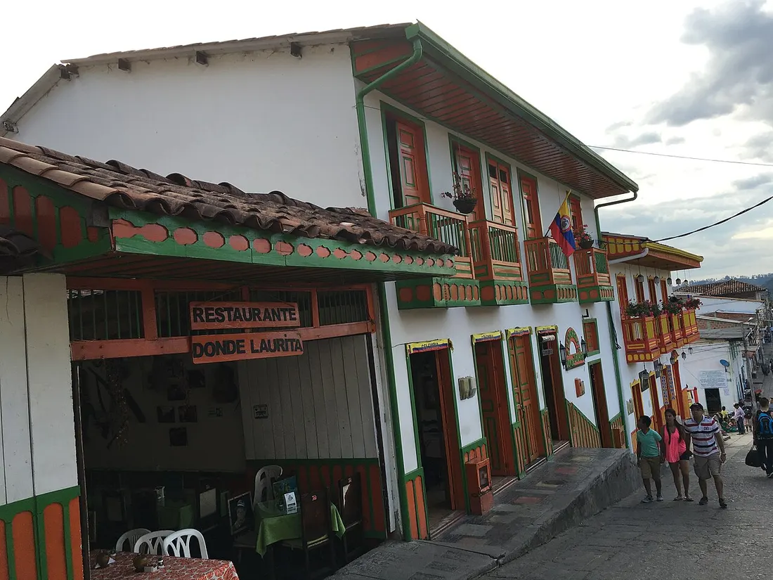 Restaurante típico en una esquina de Salento